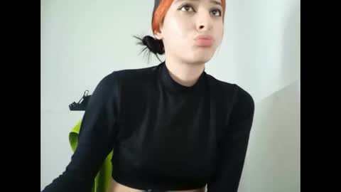 Snapshot of _genesid_dixton chatting on 12/04/24, 09:46 Mia-foster online show from 12/04/24, 09:46