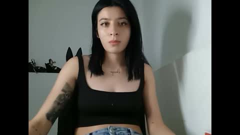 Snapshot of _genesid_dixton chatting on 02/12/25, 01:30 Mia-foster online show from 02/12/25, 01:30