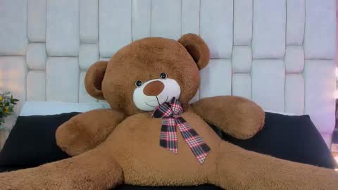 Snapshot of _gigidoll_ chatting on 10/07/25, 12:02 Gigi online show from 10/07/25, 12:02