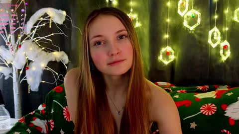 Snapshot of _green_green_ chatting on 12/27/24, 07:18 Milly online show from 12/27/24, 07:18