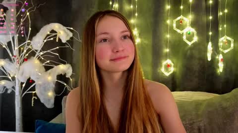 Snapshot of _green_green_ chatting on 01/05/25, 01:56 Milly online show from 01/05/25, 01:56