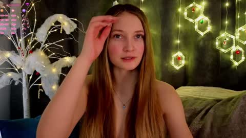 Snapshot of _green_green_ chatting on 01/05/25, 08:00 Milly online show from 01/05/25, 08:00