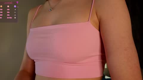 Snapshot of _green_green_ chatting on 01/19/25, 07:15 Milly online show from 01/19/25, 07:15