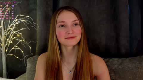 Snapshot of _green_green_ chatting on 01/27/25, 04:09 Milly online show from 01/27/25, 04:09