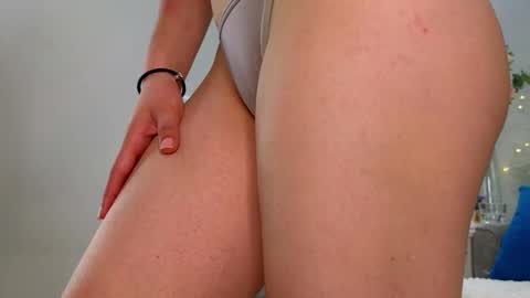 Snapshot of _green_green_ chatting on 02/11/25, 08:15 Milly online show from 02/11/25, 08:15