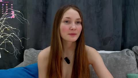 Snapshot of _green_green_ chatting on 02/18/25, 01:10 Milly online show from 02/18/25, 01:10