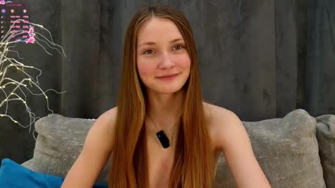 Snapshot of _green_green_ chatting on 02/19/25, 01:29 Milly online show from 02/19/25, 01:29