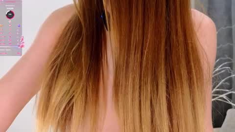 Snapshot of _green_green_ chatting on 03/10/25, 07:10 Milly online show from 03/10/25, 07:10