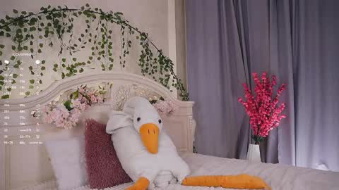 Snapshot of _green_green_ chatting on 09/25/25, 12:58 Milly online show from 09/25/25, 12:58