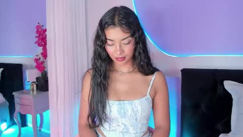 Snapshot of _haannah_ chatting on 10/29/25, 08:10 Hanna online show from 10/29/25, 08:10