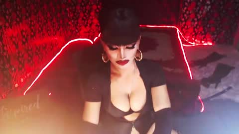 Snapshot of _hailyourqueenx chatting on 12/22/24, 04:17 GoDDess Chloe online show from 12/22/24, 04:17