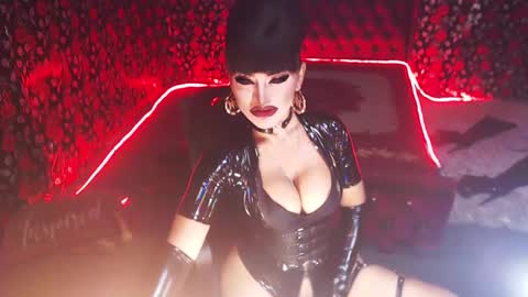 Snapshot of _hailyourqueenx chatting on 12/23/24, 02:02 GoDDess Chloe online show from 12/23/24, 02:02