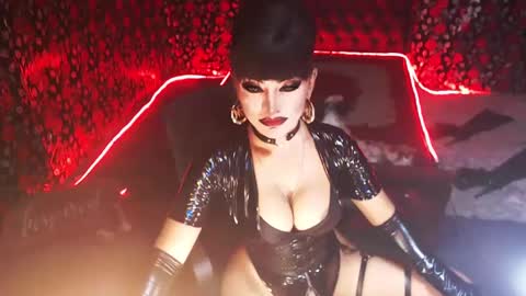 Snapshot of _hailyourqueenx chatting on 12/23/24, 05:06 GoDDess Chloe online show from 12/23/24, 05:06