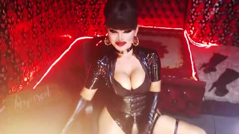 Snapshot of _hailyourqueenx chatting on 12/26/24, 04:58 GoDDess Chloe online show from 12/26/24, 04:58