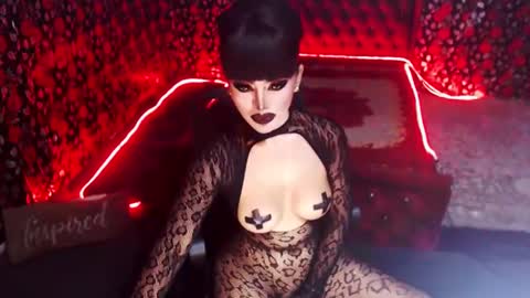 Snapshot of _hailyourqueenx chatting on 01/13/25, 02:28 GoDDess Chloe online show from 01/13/25, 02:28