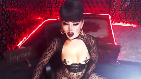 Snapshot of _hailyourqueenx chatting on 01/19/25, 01:10 GoDDess Chloe online show from 01/19/25, 01:10