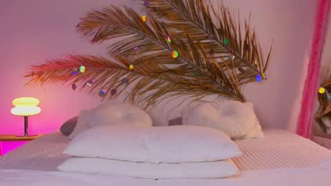 Holly online show from 03/12/25, 07:24