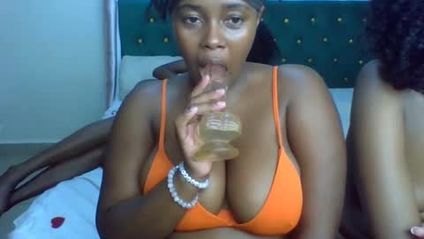 Snapshot of _honey_bloom chatting on 02/18/26, 08:16 _honey_bloom online show from 02/18/26, 08:16