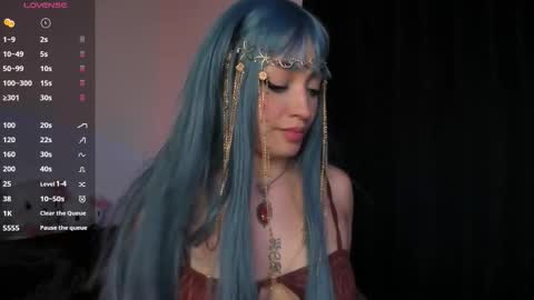 Jenn  online show from 11/19/25, 07:08