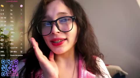 Snapshot of _inner_glow_ chatting on 04/19/26, 06:21 Emily online show from 04/19/26, 06:21