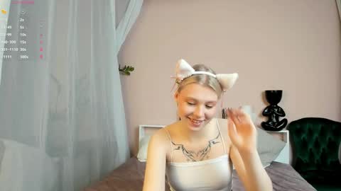 Snapshot of _innocent_soul_ chatting on 11/22/25, 09:19 Daisy online show from 11/22/25, 09:19