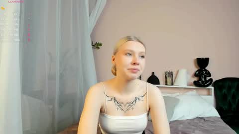 Snapshot of _innocent_soul_ chatting on 11/23/25, 09:42 Daisy online show from 11/23/25, 09:42