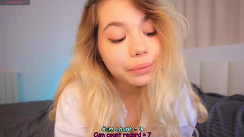 Snapshot of _iowaa_ chatting on 03/09/26, 11:03 Maria online show from 03/09/26, 11:03