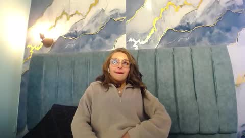 Snapshot of _isaabellaa chatting on 10/18/25, 03:46 Isa online show from 10/18/25, 03:46