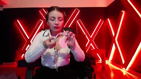 Isa online show from 11/17/25, 11:38