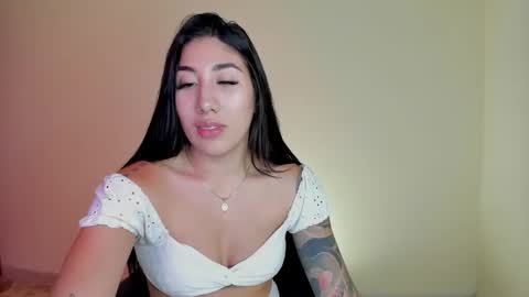 Isabella online show from 11/12/25, 10:41