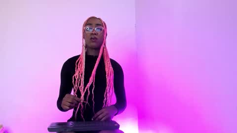 Snapshot of _itsbrit chatting on 11/28/25, 10:45 Brit online show from 11/28/25, 10:45