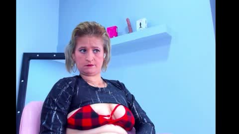 Snapshot of _jaadee_ chatting on 02/06/26, 01:14 JADE online show from 02/06/26, 01:14