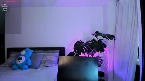 Snapshot of _jacobmiller__ chatting on 09/23/25, 03:37 J A C O B online show from 09/23/25, 03:37