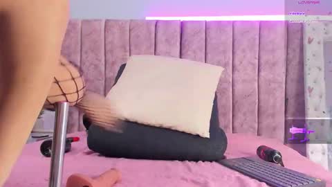 Snapshot of _jasmine_blush chatting on 11/12/25, 02:17 Jasmine online show from 11/12/25, 02:17