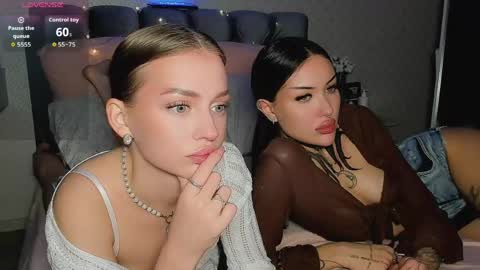 Jess blond and Leila brunette online show from 05/31/26, 10:55