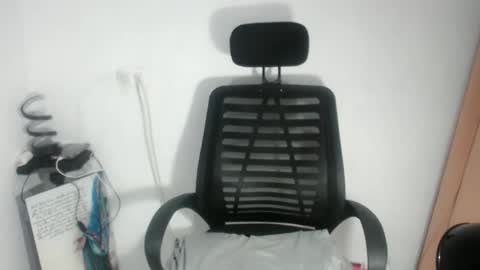 Snapshot of _joana chatting on 12/15/25, 10:14 _joana online show from 12/15/25, 10:14