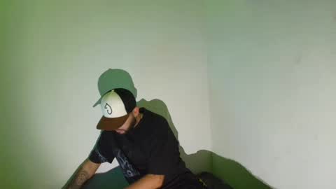 Snapshot of _juanse chatting on 02/19/25, 08:22 _juanse online show from 02/19/25, 08:22