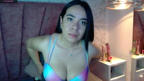 Snapshot of _julietaa chatting on 03/12/25, 06:44 Julieta online show from 03/12/25, 06:44