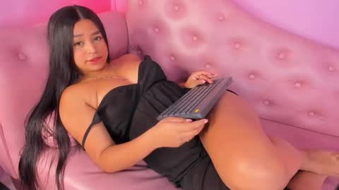 _julisweet_ online show from 10/15/25, 12:27