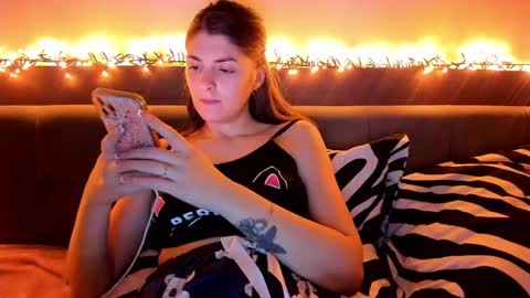 _just_a_simple_girl online show from 12/22/24, 08:14