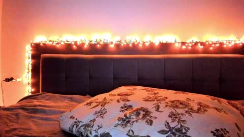 _just_a_simple_girl online show from 02/20/25, 05:40