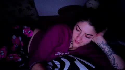 Snapshot of _just_a_simple_girl chatting on 05/18/26, 01:56 _just_a_simple_girl online show from 05/18/26, 01:56
