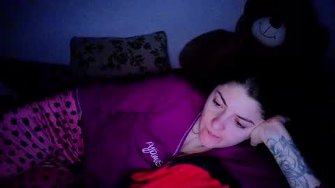 Snapshot of _just_a_simple_girl chatting on 06/01/26, 02:02 _just_a_simple_girl online show from 06/01/26, 02:02