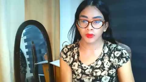 Snapshot of _karie_ chatting on 04/28/26, 08:41 _karie_ online show from 04/28/26, 08:41