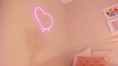 Snapshot of _karol_18 chatting on 10/16/25, 01:34 karol online show from 10/16/25, 01:34