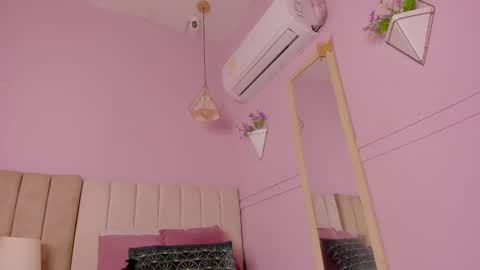 Snapshot of _karol_18 chatting on 10/28/25, 06:43 karol online show from 10/28/25, 06:43