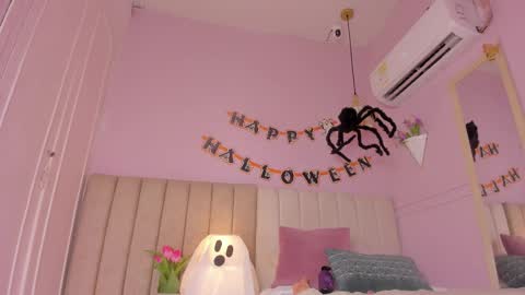 Snapshot of _karol_18 chatting on 11/01/25, 11:34 karol online show from 11/01/25, 11:34