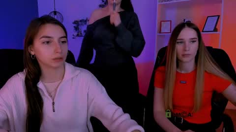 _kellykitten_ online show from 04/15/26, 08:54