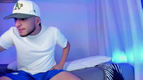 Snapshot of _kevin_xxx chatting on 12/04/25, 06:23 online show from 12/04/25, 06:23