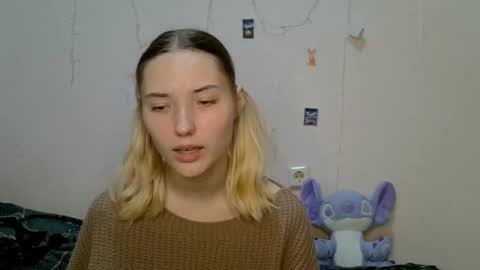 _kikiclark_ online show from 09/08/25, 08:19